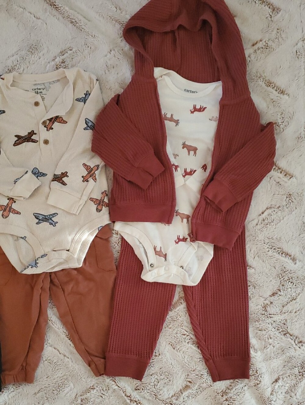 Carter's 18M Outfits-17 Pieces - Picture 6 of 7